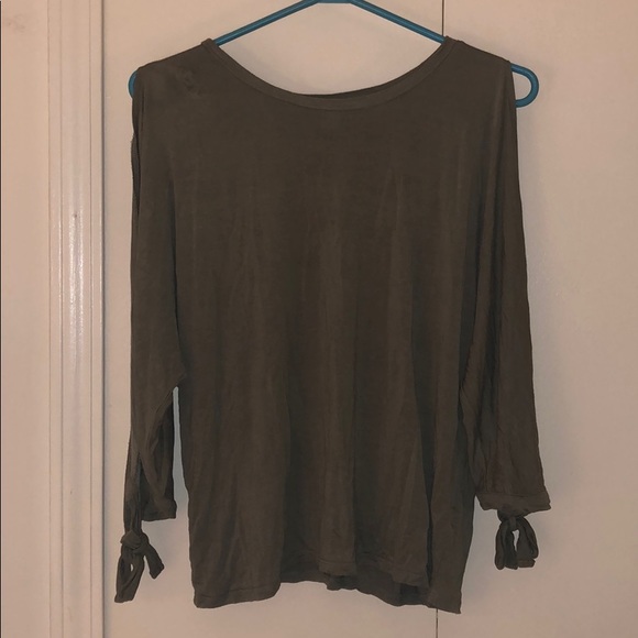 Forever 21 green T - Picture 1 of 3